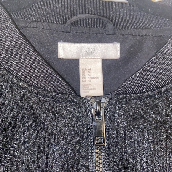 Cute and comfortable H&M bomber jacket. - Picture 2 of 6